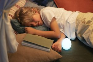 Cahaya dan Begadang: Musuh Tidur yang Tak Terduga Bagi Tubuh Kita