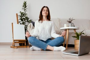 Kondisi hipoksia terjadi ketika jaringan mengalami kekurangan oksigen akibat pasokan oksigen yang terbatas atau peredaran darah yang tidak optimal. Dalam situasi di mana pasokan oksigen ke jaringan berkurang, tubuh akan merespons dengan meningkatkan produksi sel darah merah dan juga meningkatkan kadar hemoglobin. Sel darah merah memiliki kepekaan terhadap Spesies oksigen reaktif (ROS), dan hal ini diantisipasi oleh perlindungan dari protein yang melingkupi sel tersebut. Perlindungan ini penting untuk melawan infeksi, virus, bakteri, serta mengatasi stres oksidatif yang dapat menyebabkan kerusakan sel dan jaringan. Dengan cara ini, sel-sel tetap dalam kondisi sehat dan mampu menghasilkan sel-sel yang berkembang dengan baik.