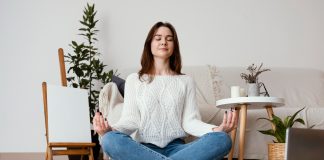 Kondisi hipoksia terjadi ketika jaringan mengalami kekurangan oksigen akibat pasokan oksigen yang terbatas atau peredaran darah yang tidak optimal. Dalam situasi di mana pasokan oksigen ke jaringan berkurang, tubuh akan merespons dengan meningkatkan produksi sel darah merah dan juga meningkatkan kadar hemoglobin. Sel darah merah memiliki kepekaan terhadap Spesies oksigen reaktif (ROS), dan hal ini diantisipasi oleh perlindungan dari protein yang melingkupi sel tersebut. Perlindungan ini penting untuk melawan infeksi, virus, bakteri, serta mengatasi stres oksidatif yang dapat menyebabkan kerusakan sel dan jaringan. Dengan cara ini, sel-sel tetap dalam kondisi sehat dan mampu menghasilkan sel-sel yang berkembang dengan baik.