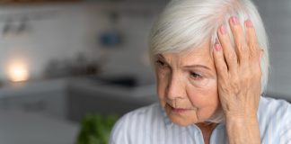 Alzheimer adalah kondisi penyakit neurodegeneratif yang dicirikan oleh penumpukan protein yang tidak normal, membentuk plak dan simpul di otak. Hal ini menyebabkan kerusakan pada sel-sel otak dan mengakibatkan penurunan fungsi kognitif secara bertahap, termasuk kemunduran dalam ingatan, pemikiran, dan kemampuan berbicara. Proses glikasi, di mana gula merusak protein, juga diyakini memainkan peran dalam perkembangan Alzheimer. Penyakit ini umumnya mempengaruhi populasi lanjut usia dan merupakan salah satu penyebab utama masalah kognitif pada usia lanjut.